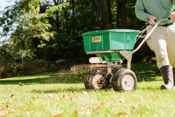 lawn tech from pro turf fertilizing bolingbrook lawn